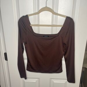 Fitted Brown Long Sleeve Tee with Scoop Neck